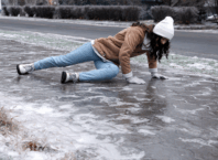 Травмувалися через неприбраний сніг або лід: як діяти та хто відповідає