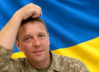 «Писала і пишу йому повідомлення»